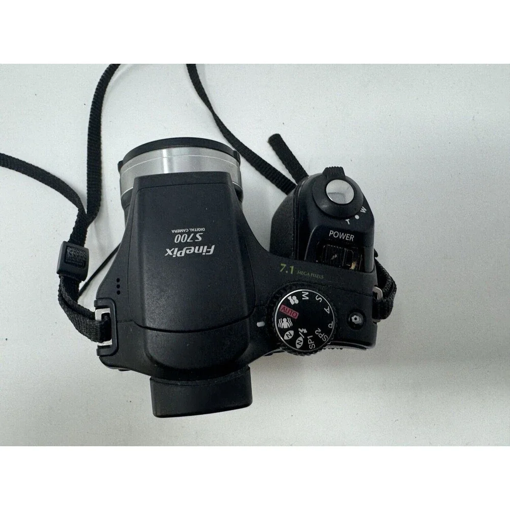 Fuji Fujifilm | Finepix S700 | 7.1MP Digital Camera | Tested W/2GB